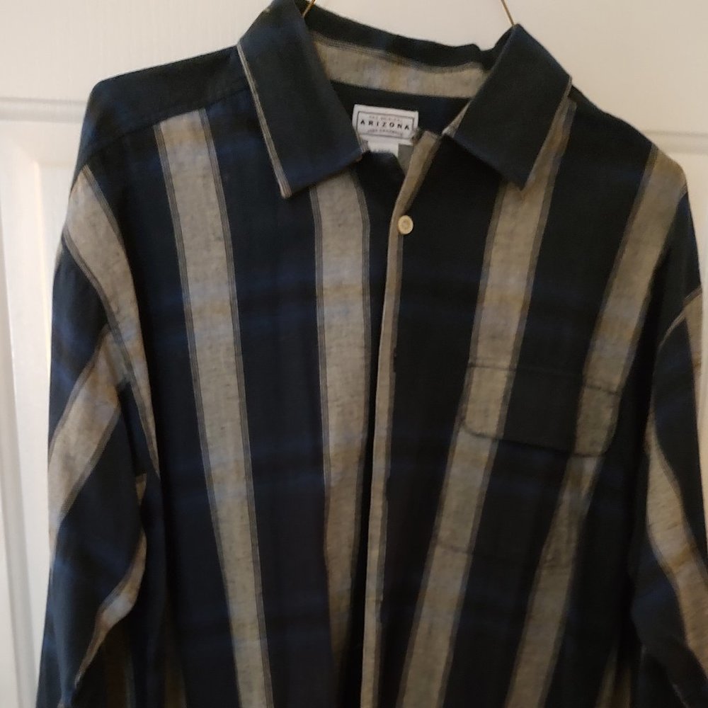 Arizona Jean Company. Size Large. Blue striped Men's Shirt